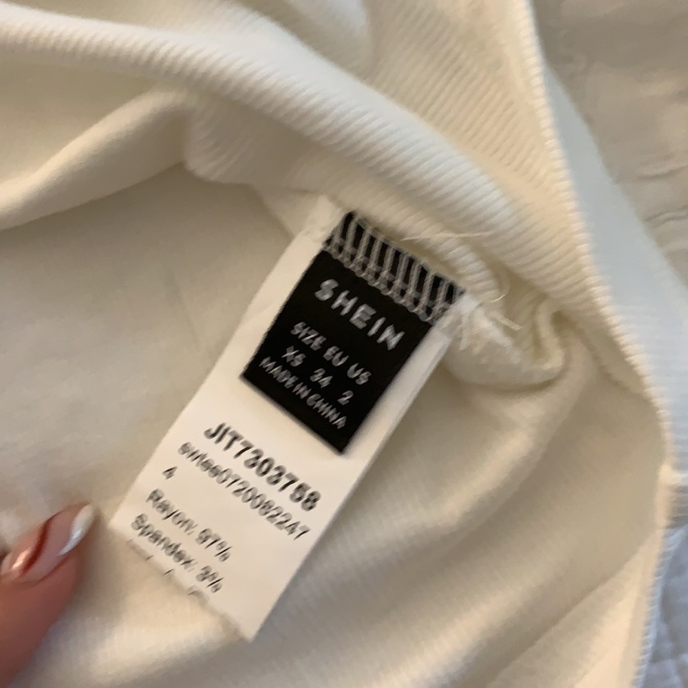 SHEIN white basic top - Picture 4 of 4